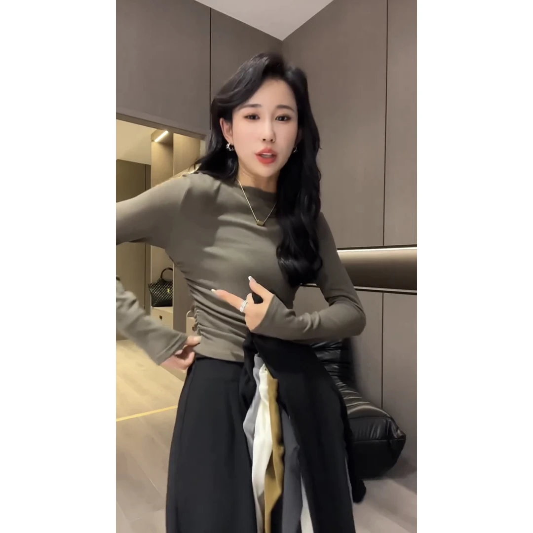 欧货春秋设计感新款简约百搭圆领褶皱收腰长袖T恤显瘦时髦上衣女
