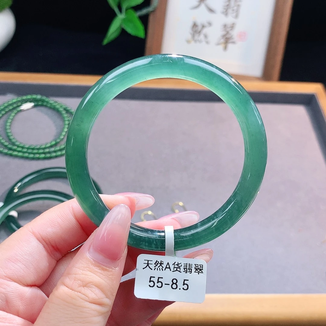 未镶嵌手镯（圆镯）翡翠