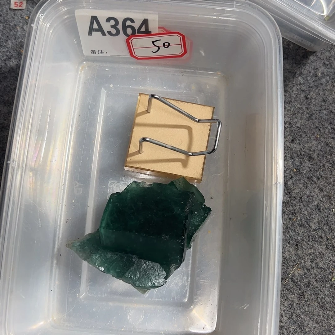 潇****未镶嵌水晶珠宝半成品