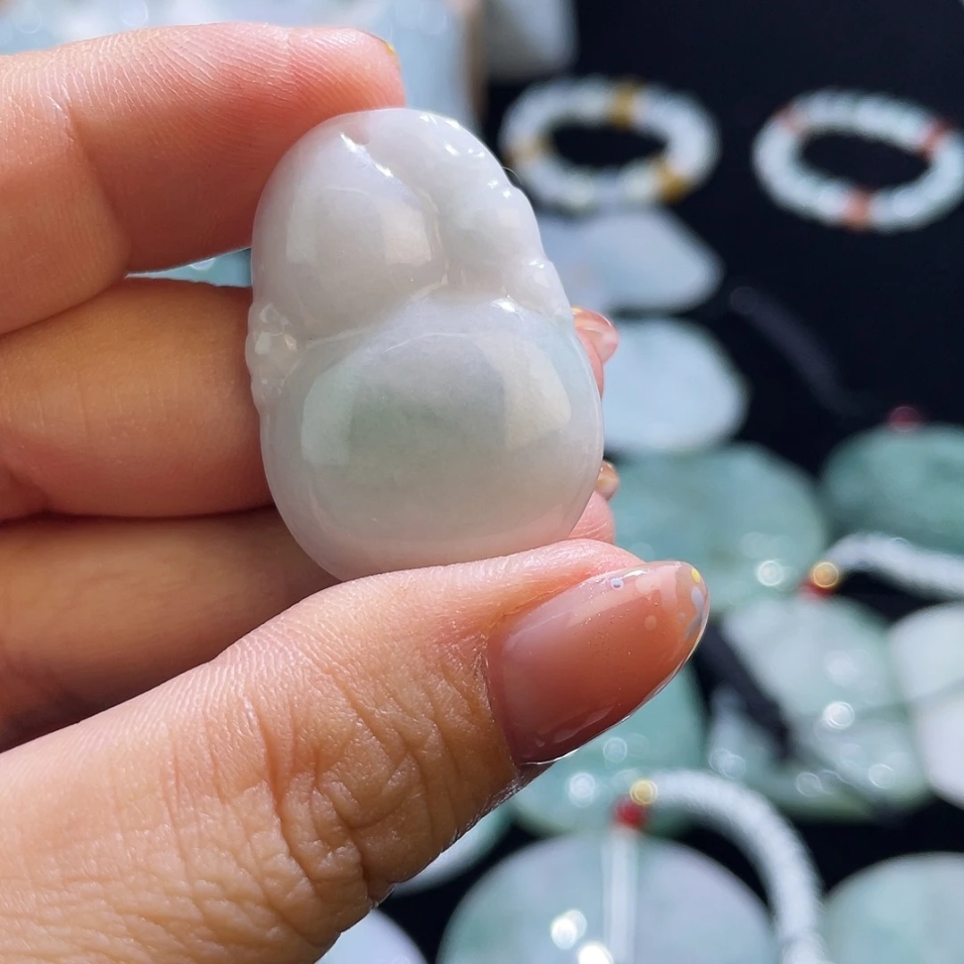 翡翠未镶嵌颈饰葫芦