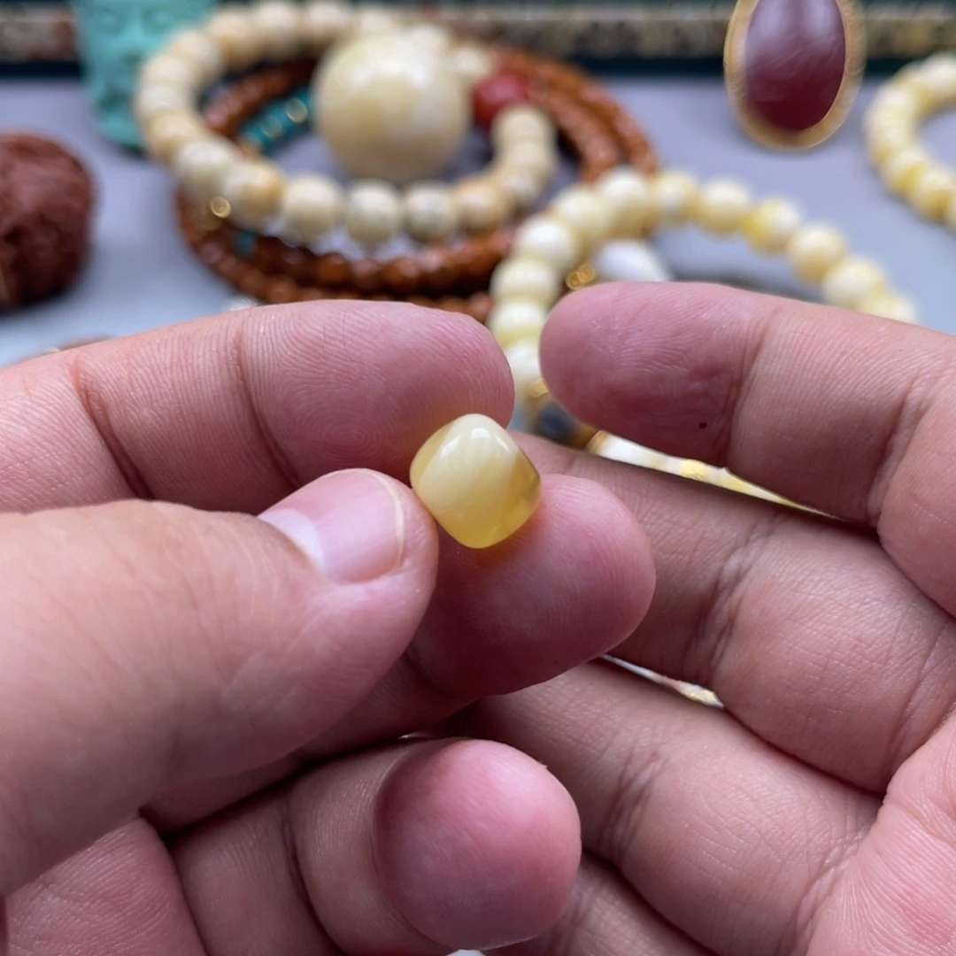 琥珀未镶嵌珠宝奇石5