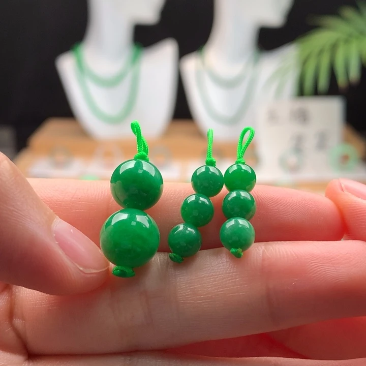 翡翠未镶嵌颈饰天然缅甸A货翡翠卡6-10.4mm