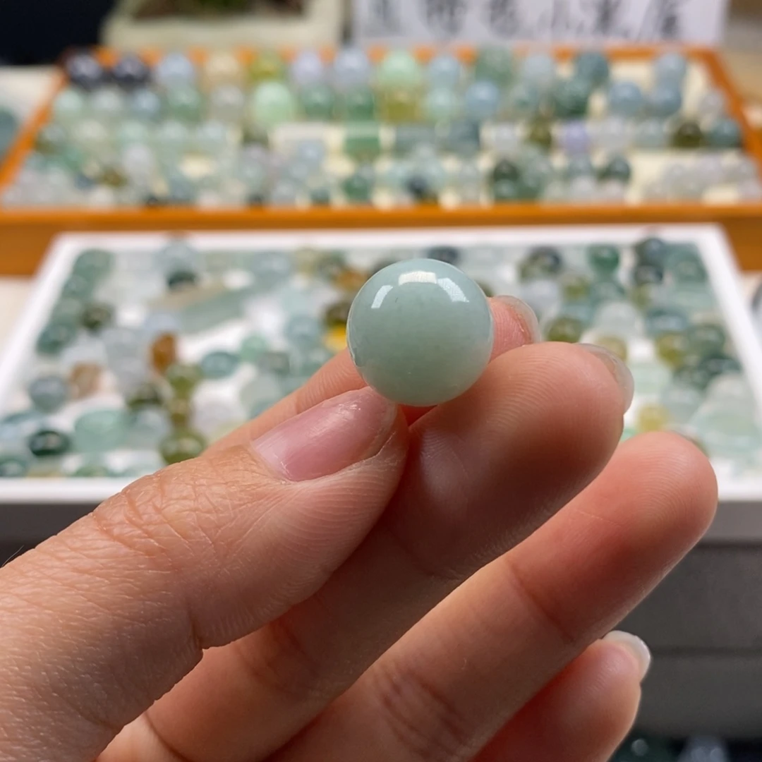 翡翠散珠天然翡翠13.2，有生长纹