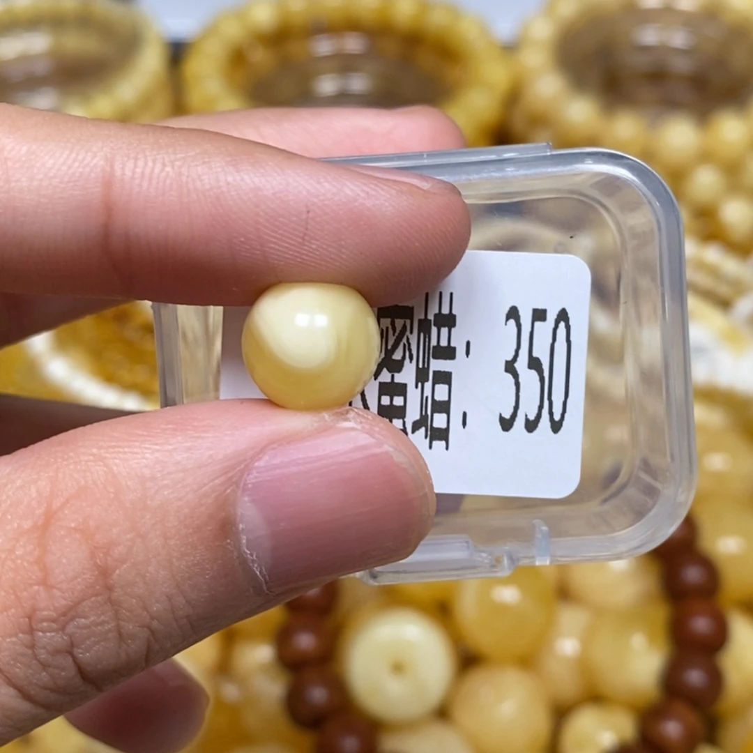琥珀未镶嵌珠宝奇石350