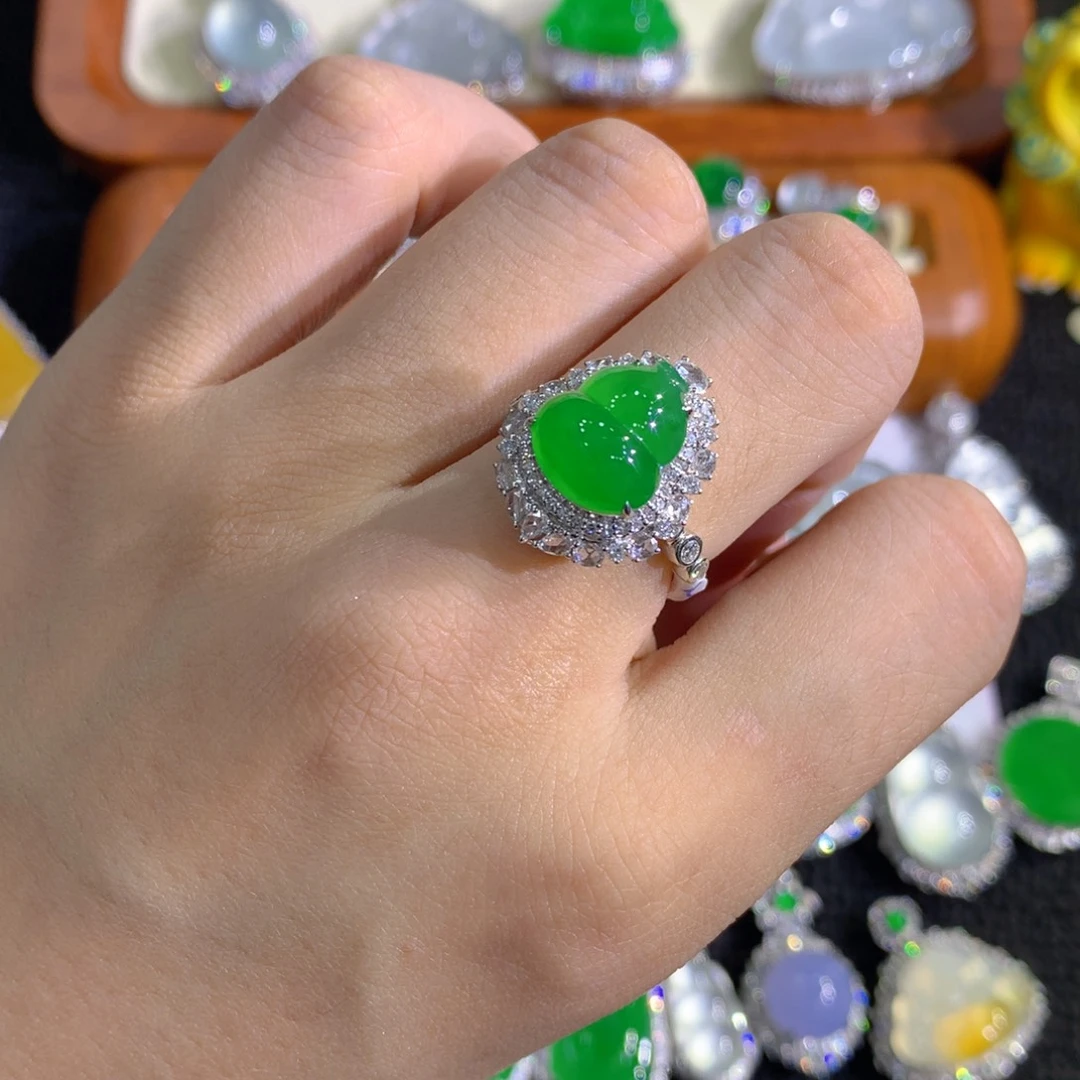 翡翠18K金镶嵌戒指