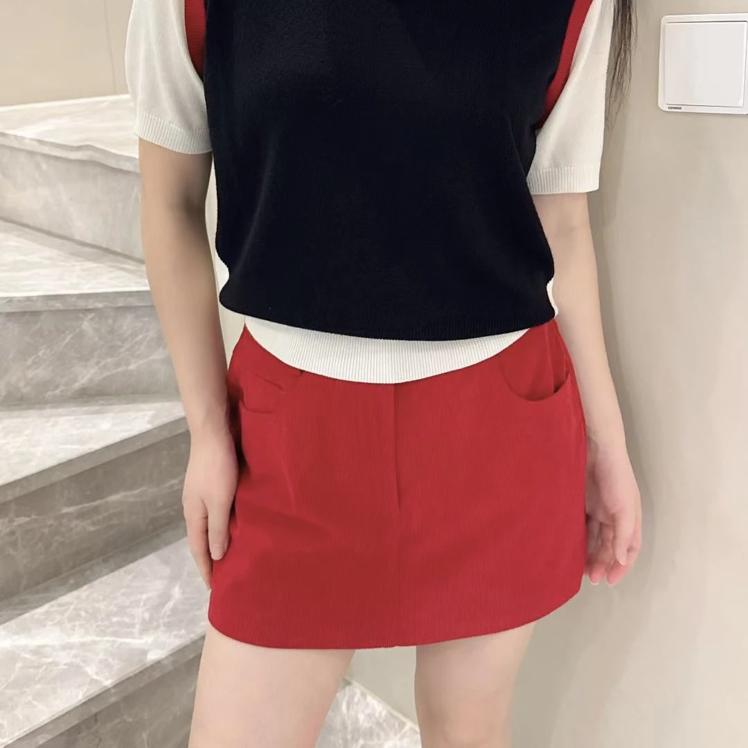 ODUOER【实体同款】活力红色灯芯绒重工贴布刺绣半身裙女包臀短裙