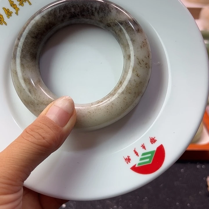 未镶嵌手镯石英岩玉