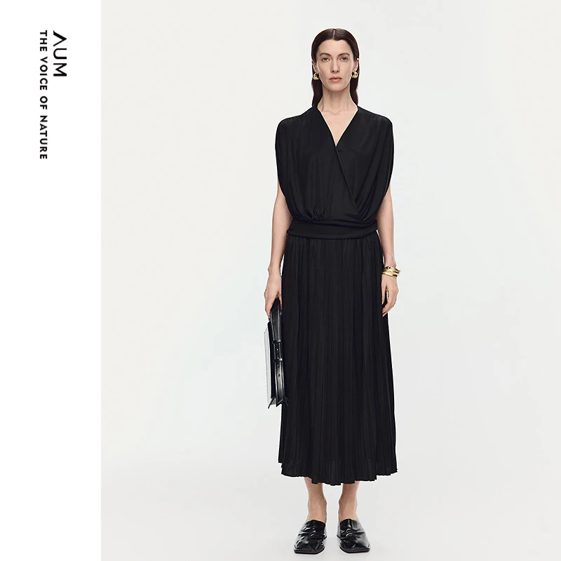 AUM噢姆25年夏季显瘦气优雅质时尚设计师T恤M1FZ25321