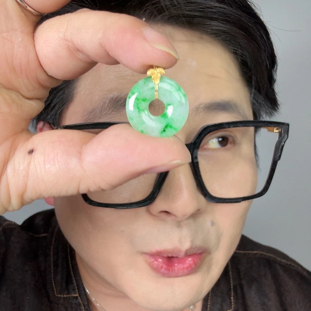 翡翠18K金镶嵌颈饰一件