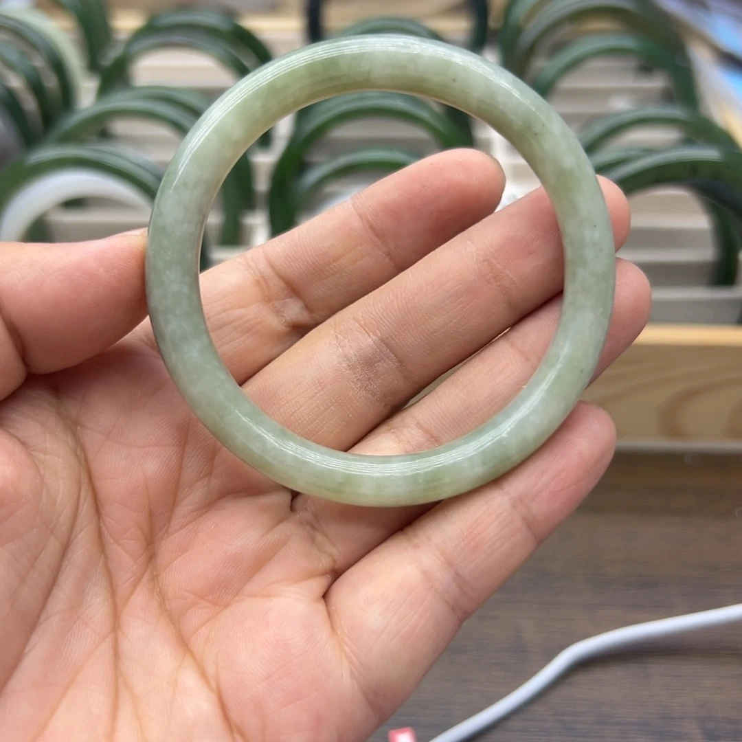 和田玉未镶嵌手镯52.4圈围375