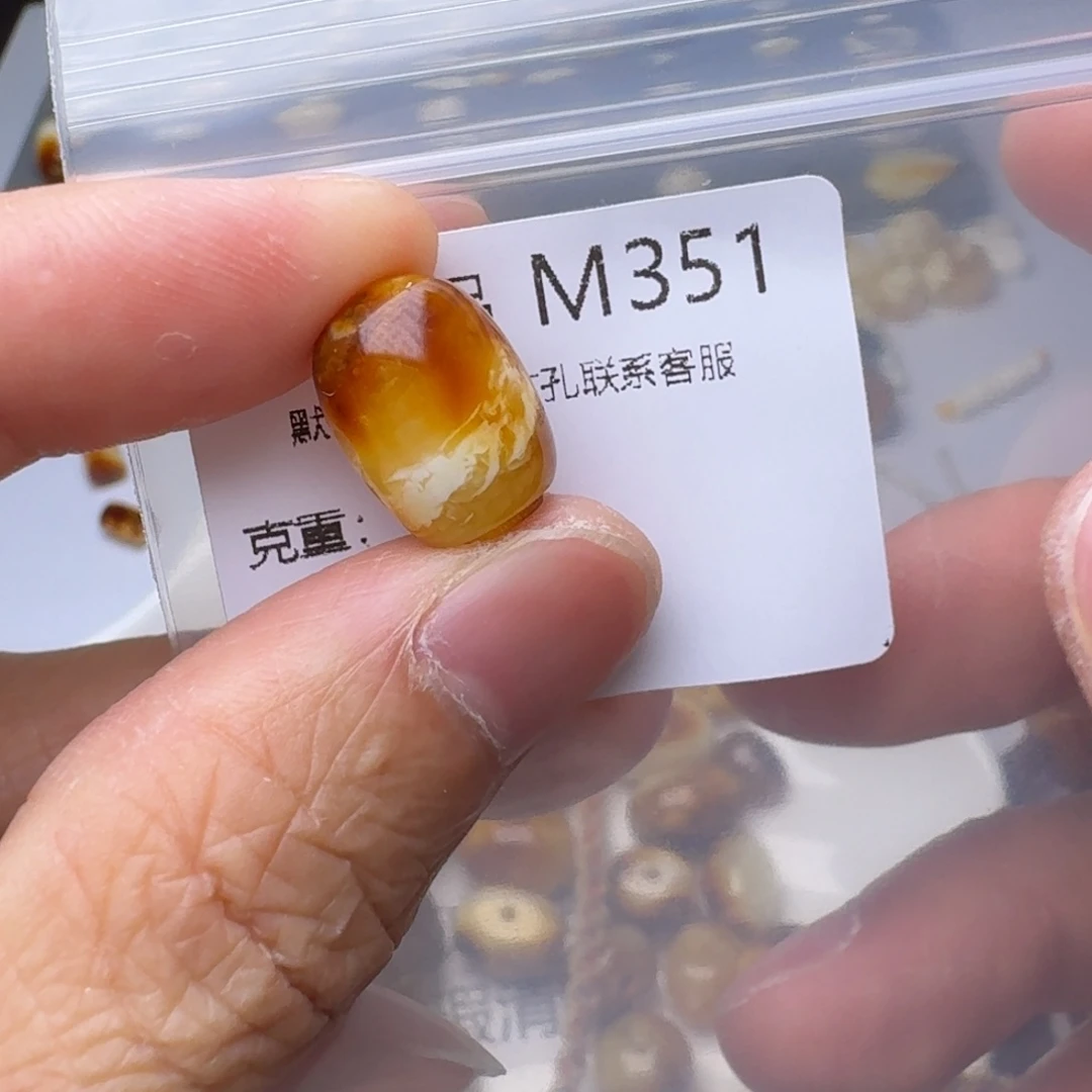 琥珀未镶嵌裸石琥珀
