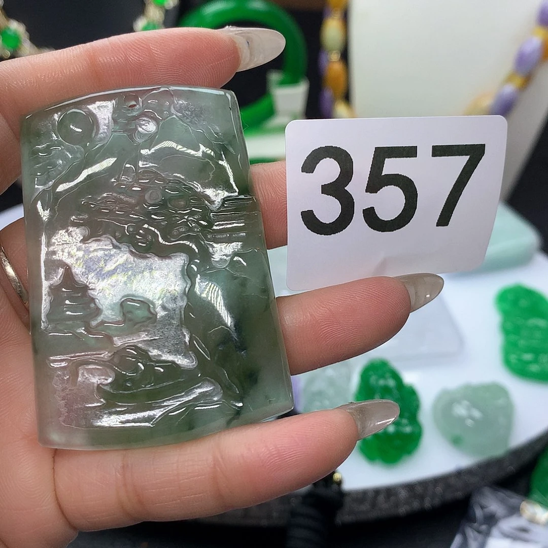 翡翠吊坠(赠链)未镶嵌