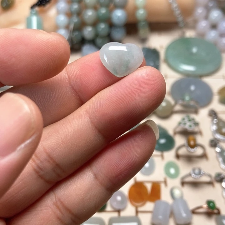 翡翠未镶嵌颈饰缅甸翡翠