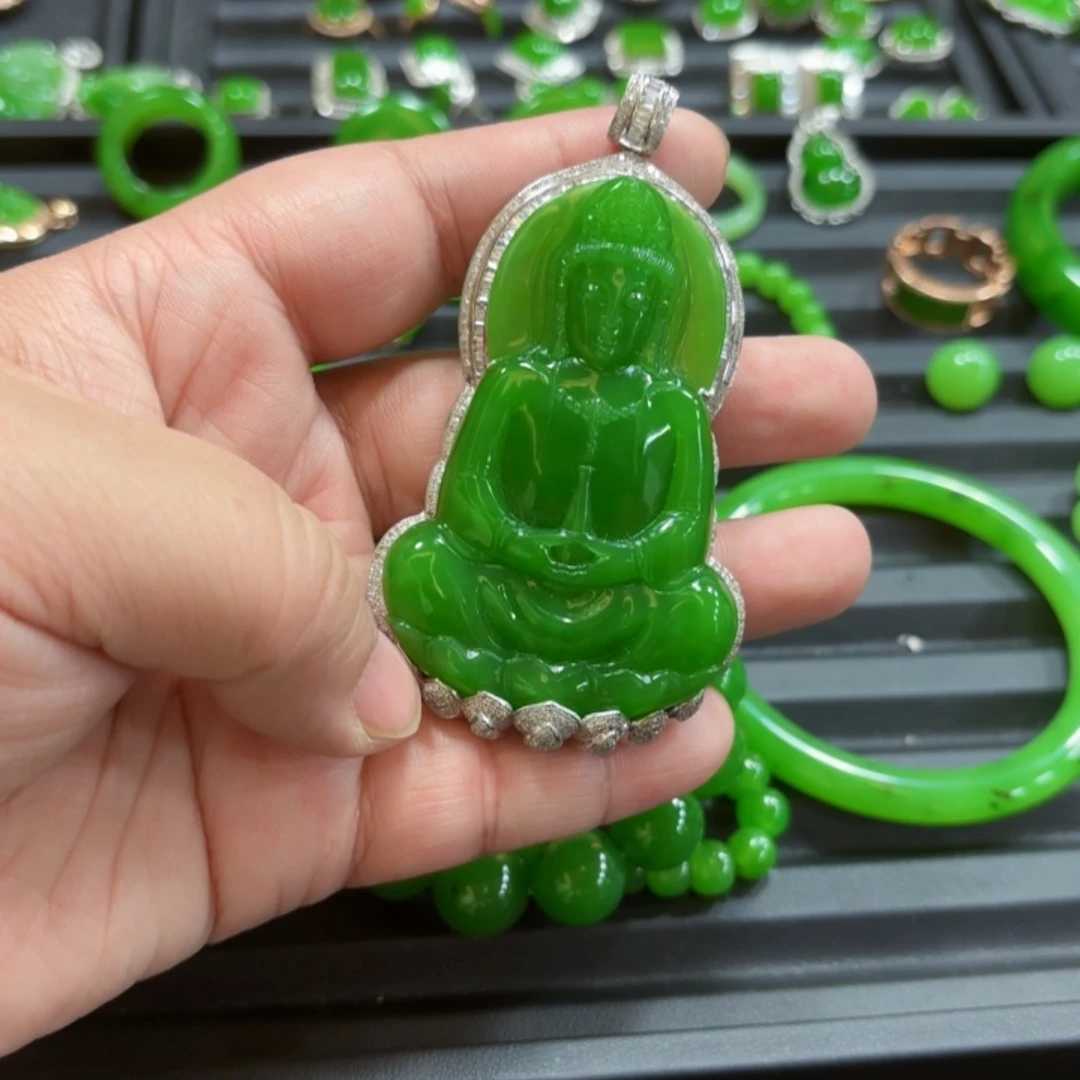 和田玉观音18K金镶嵌一**莲