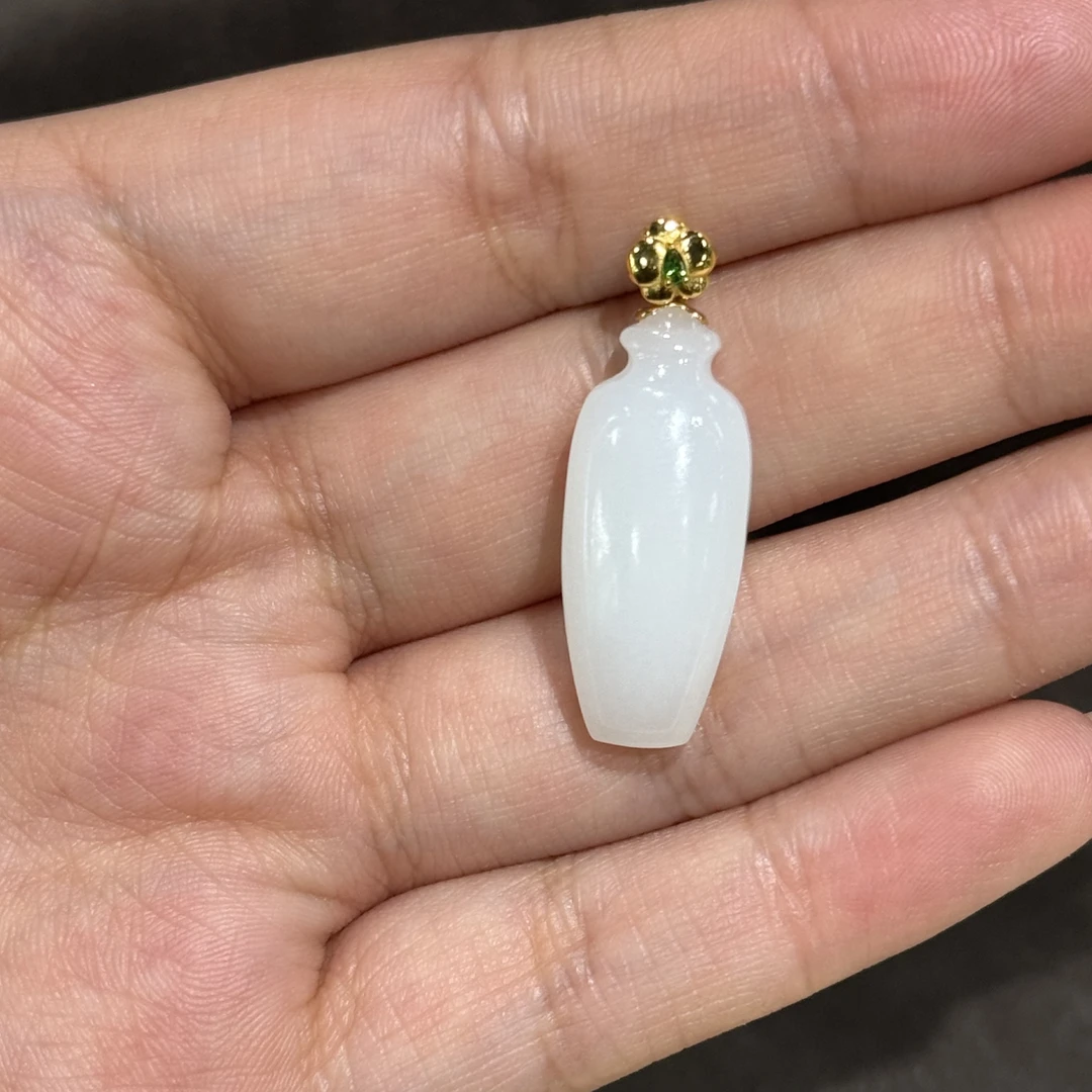 和田玉颈饰18k金镶嵌俄料白玉宝瓶TZ拍一发一