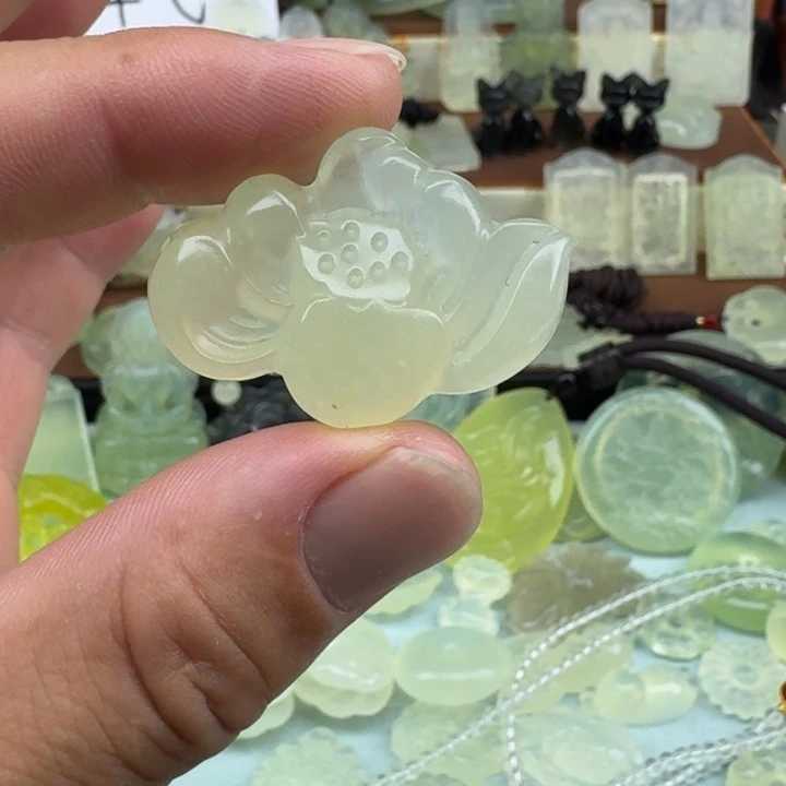 蛇纹石玉未镶嵌吊坠(赠链)