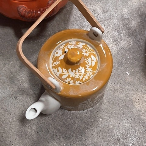 微瑕，不能明火，冷水壶有生锈螺丝