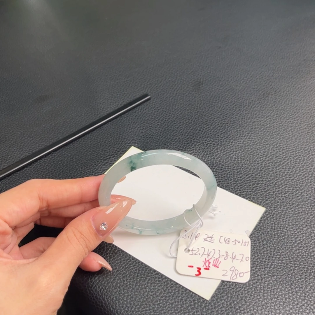 未镶嵌手镯（贵妃镯）翡翠手镯