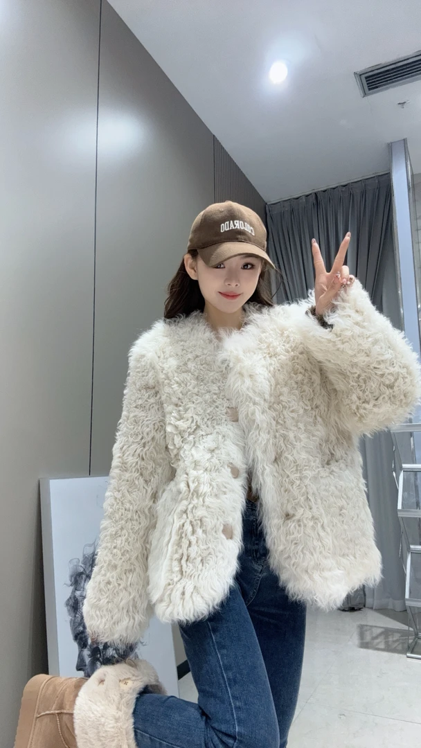 KL/蔻吕-B1605莎莎-精选羊皮毛一体外套