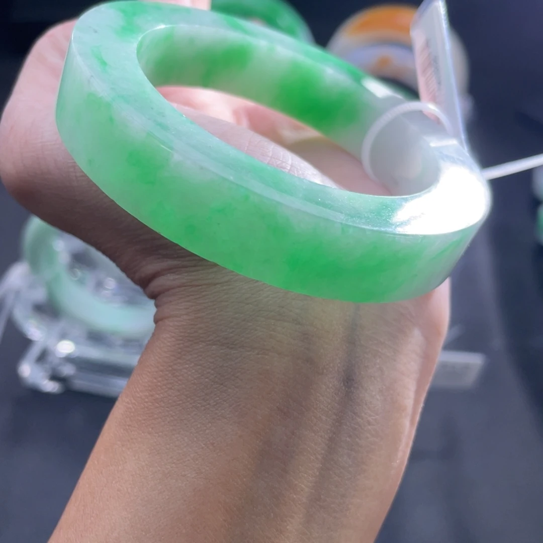 定制翡翠未镶嵌手镯