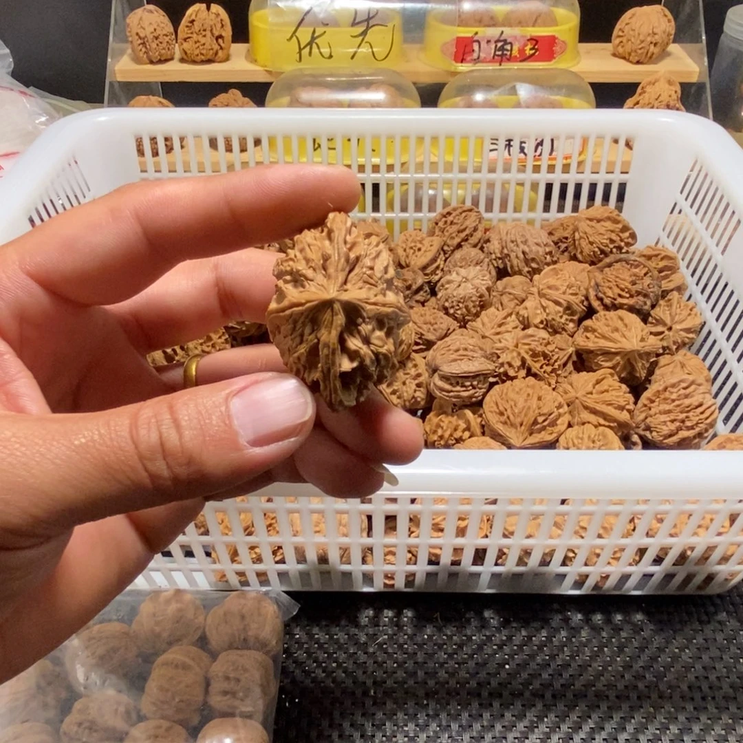 T***y吊坠文玩核桃核桃异形