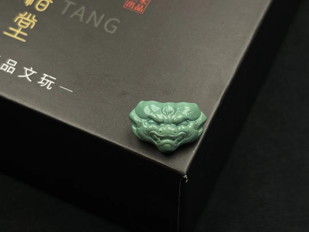 原矿绿松石兽面背云 10.5✖️16.3 高瓷不反 光彩夺目 细节丰富