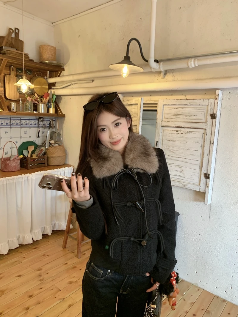 牛角扣可拆卸毛领长袖毛呢外套女2025冬季新款高级感气质短款上衣