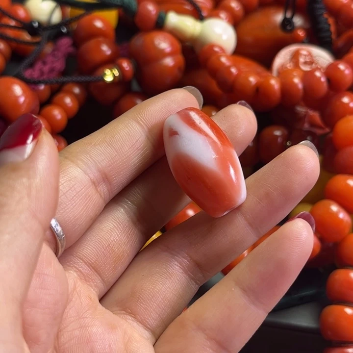 颈饰玻璃与**争琉璃………….