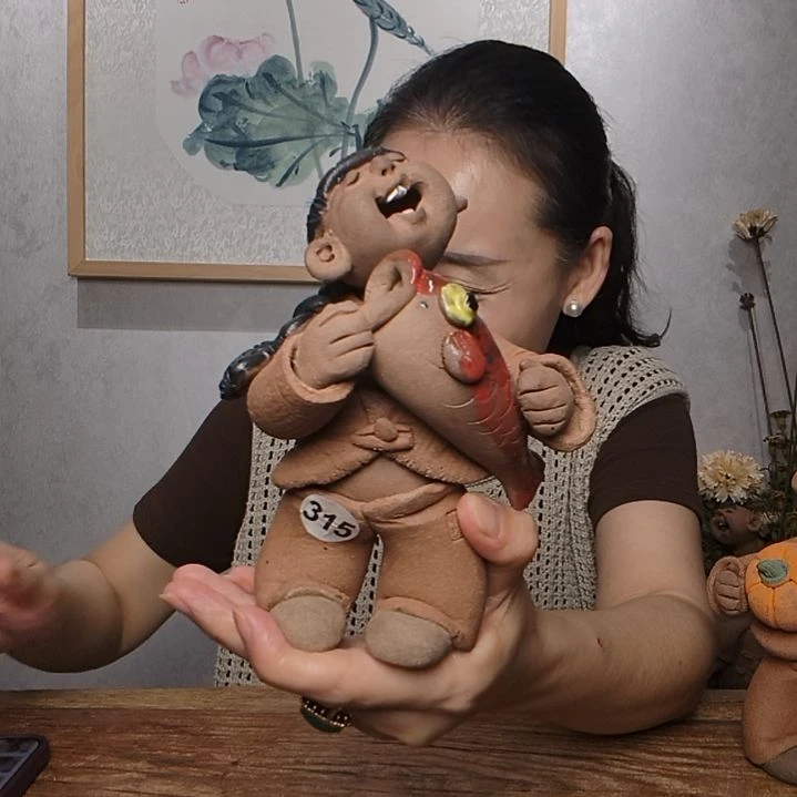不规则紫砂羲媧娃系列抱鱼女娃