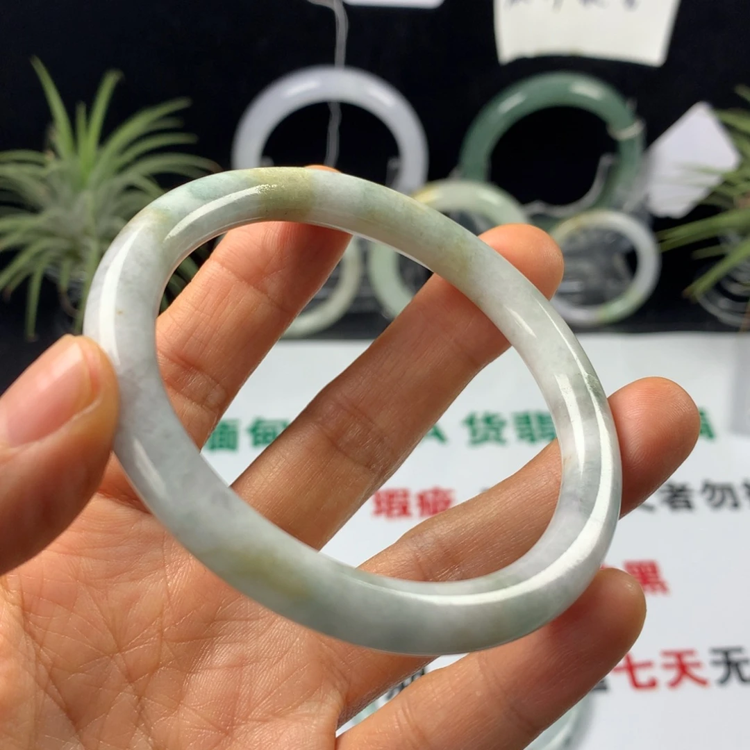 翡翠未镶嵌手镯84。59圈