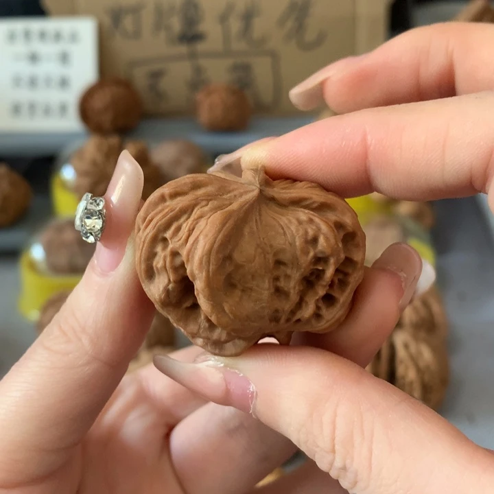 *****文玩核桃吊坠异形单只，有瑕疵