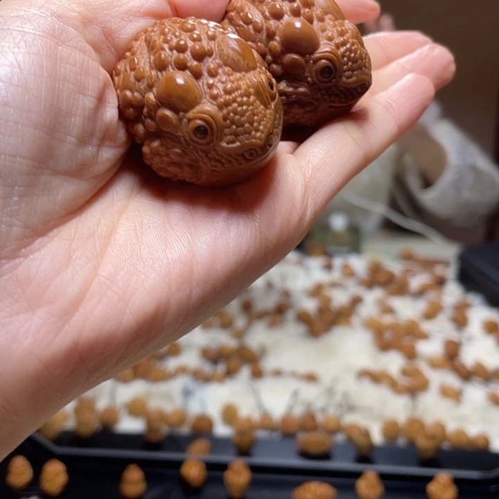 吊坠橄榄核橄榄 金蟾