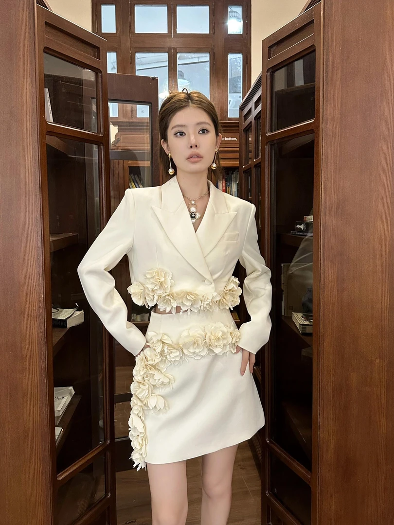 法式休闲西装套装名媛短款西服外套立体花朵高腰a字小香风套装