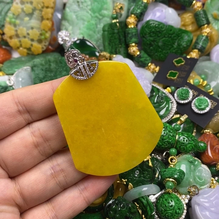 翡翠未镶嵌吊坠(赠链)