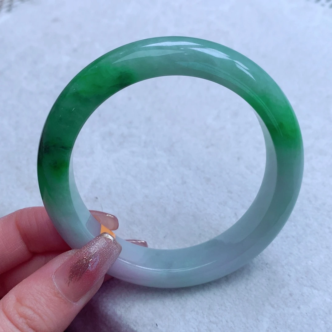 翡翠手镯未镶嵌翡翠