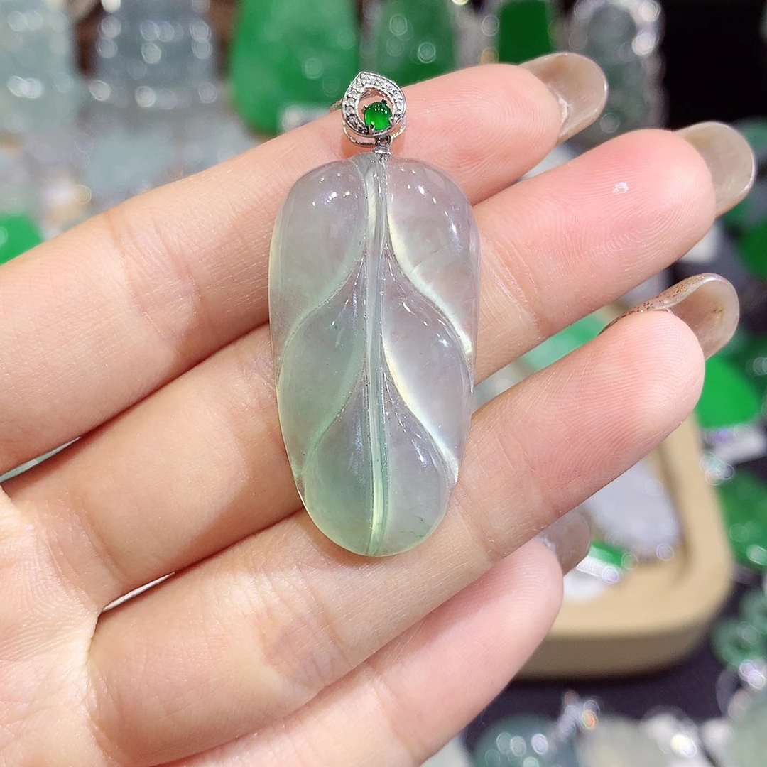 翡翠18K金镶嵌颈饰叶