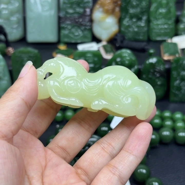 和田玉未镶嵌颈饰