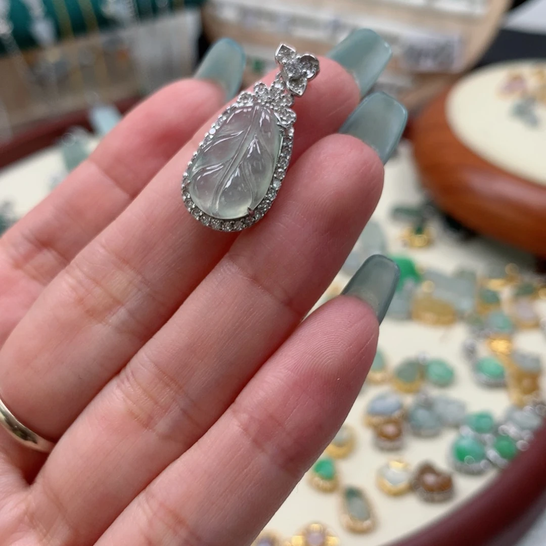 颈饰银S925镶嵌翡翠叶子