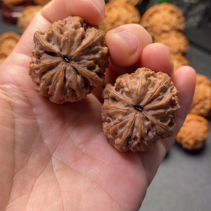 文玩核桃把件31尺舞剑台野核