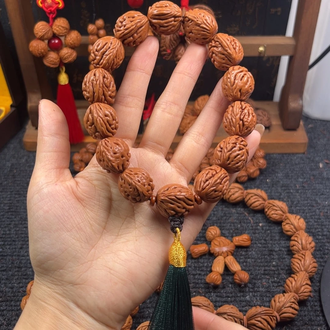 吊坠桃核桃枭手持L2