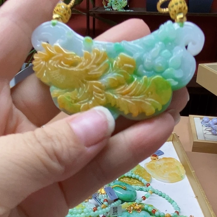 翡翠未镶嵌颈饰吊坠