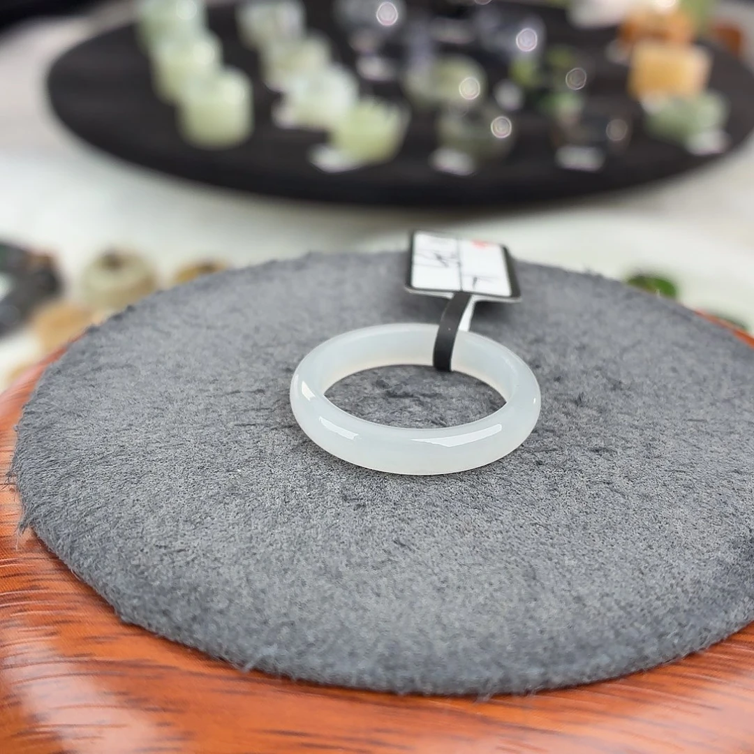 和田玉未镶嵌戒指b4冰白圆条18.4不退换