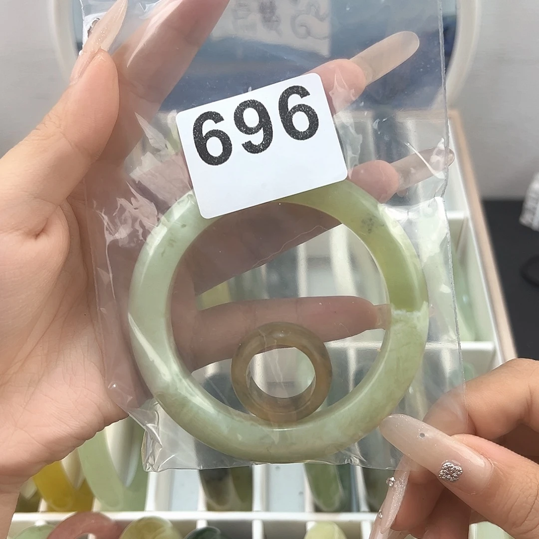 s***喵蛇纹石玉未镶嵌颈饰
