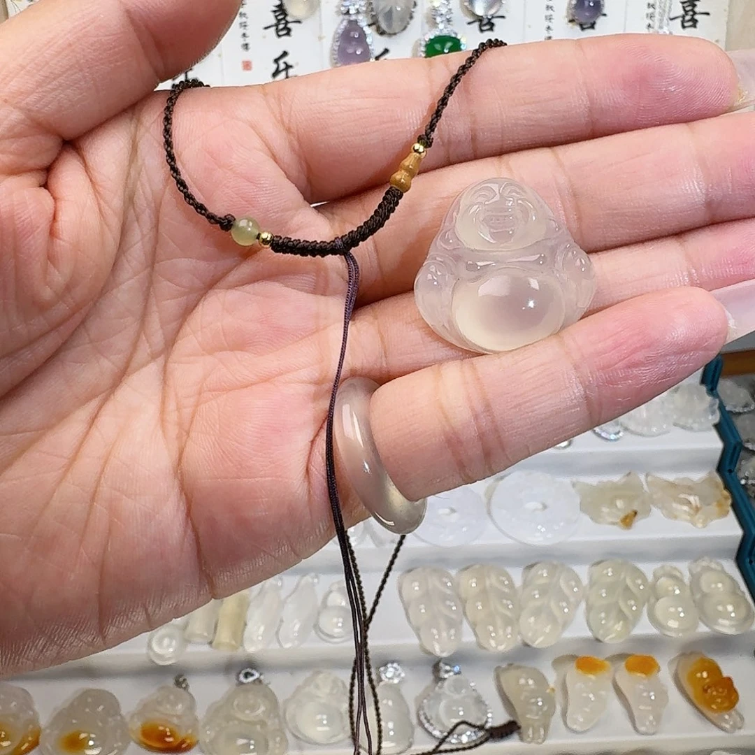 禾****玛瑙/玉髓未镶嵌颈饰