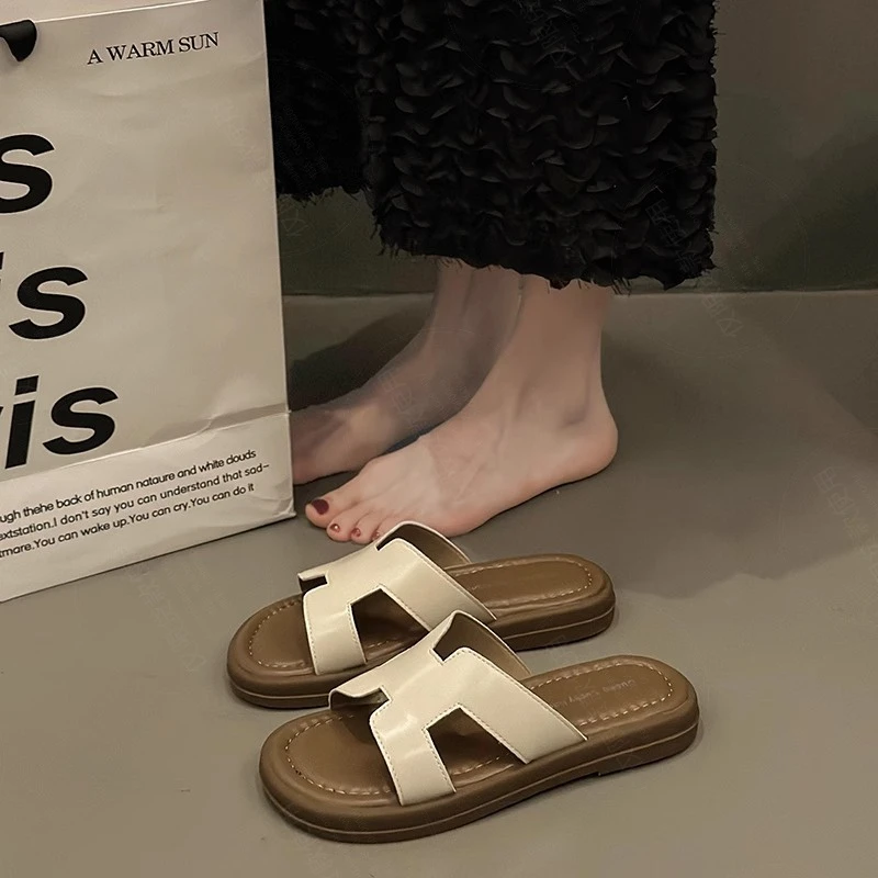 新款女士夏季休闲软底防滑平跟凉拖鞋外穿懒人一字型沙滩款