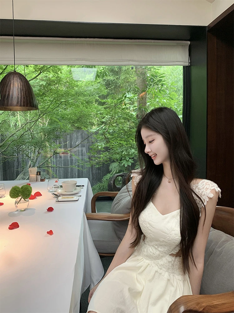 法式纯欲气质蕾丝吊带连衣裙设计感腰部镂空性感辣妹显瘦A字短裙