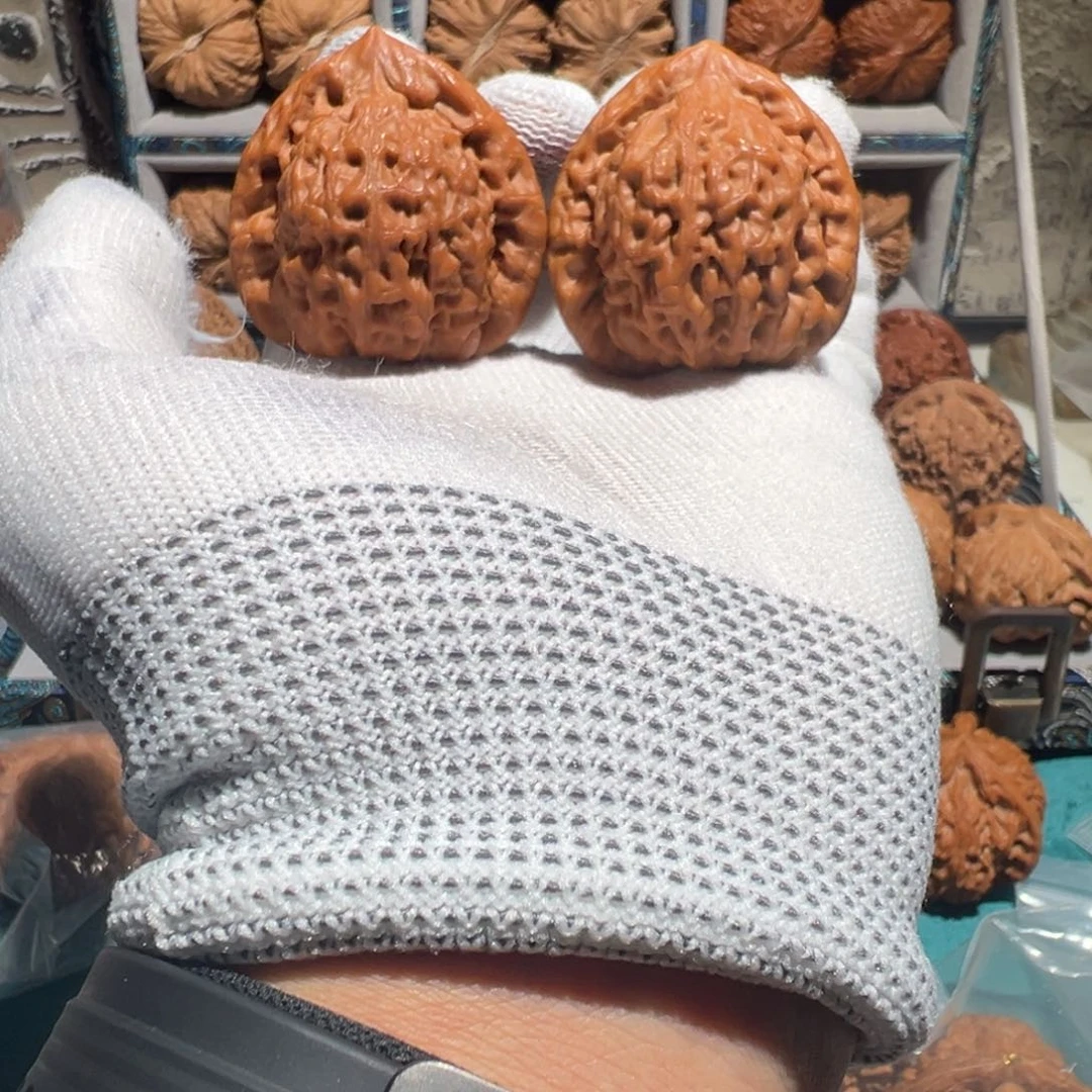 诺***室文玩核桃吊坠金公子