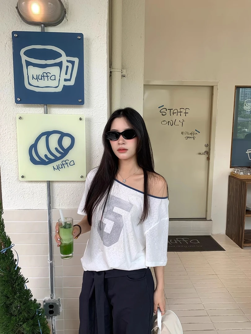 ONEXH·2025夏季撞色印花露肩斜领T恤质感麻料慵懒感韩版短袖上衣