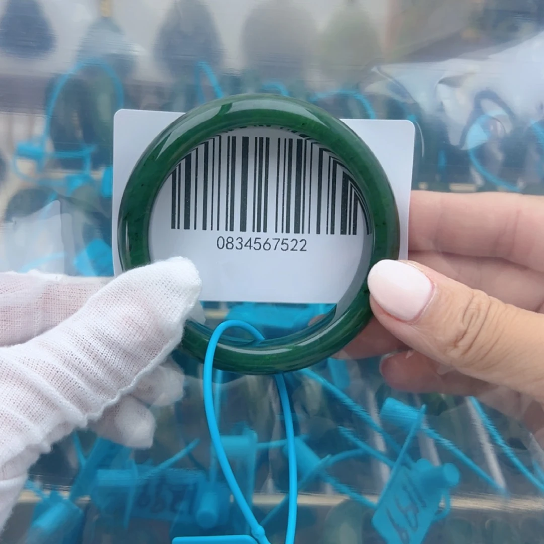和田玉手镯未镶嵌微瑕57