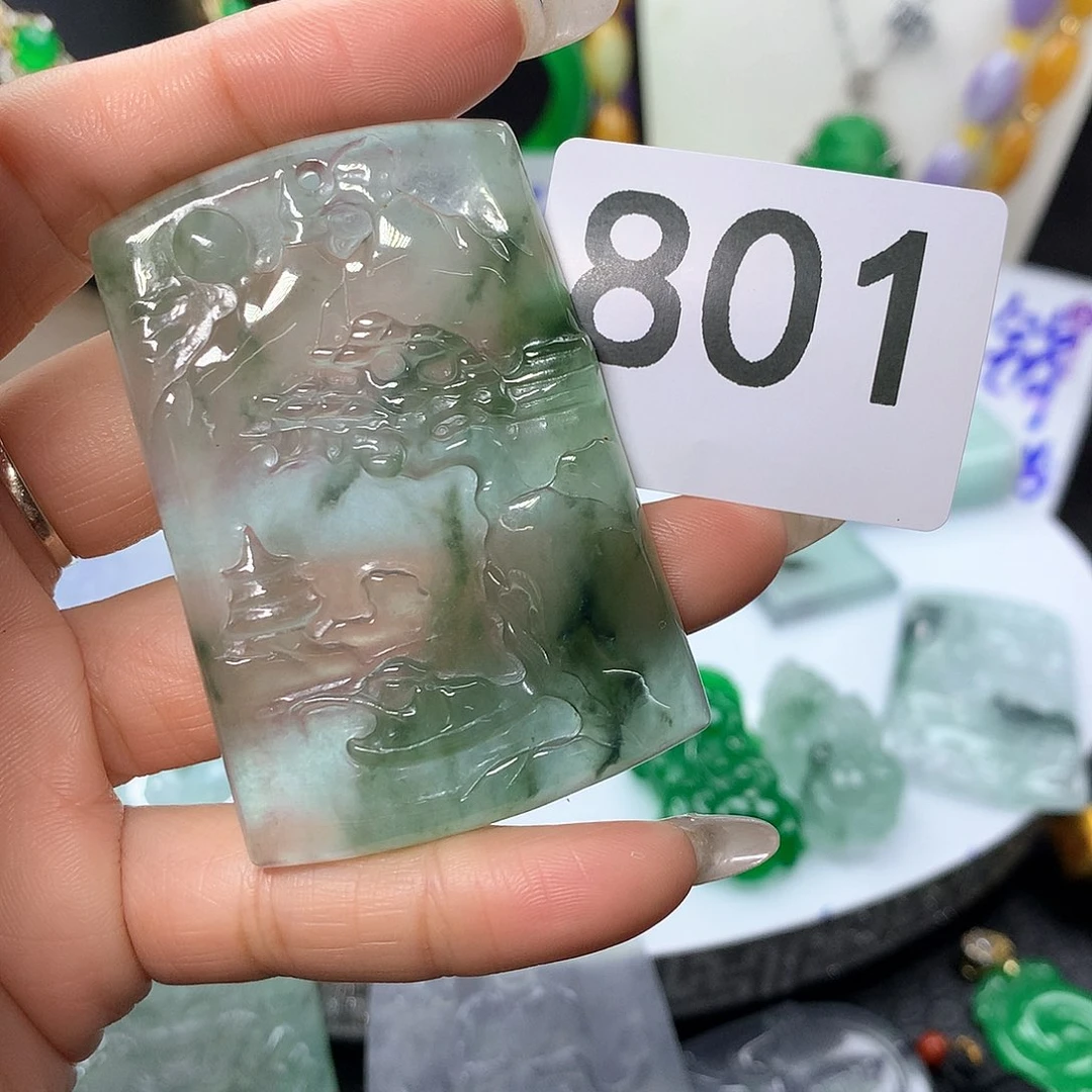 翡翠吊坠(赠链)未镶嵌